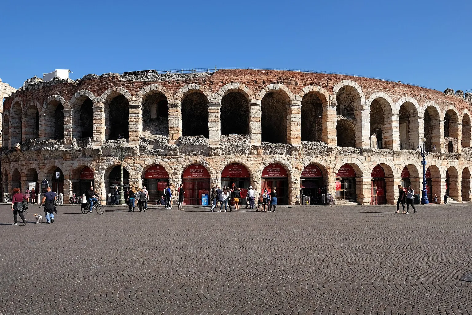 Arènes de Vérone billets : achat en ligne ou guichet physique ?
