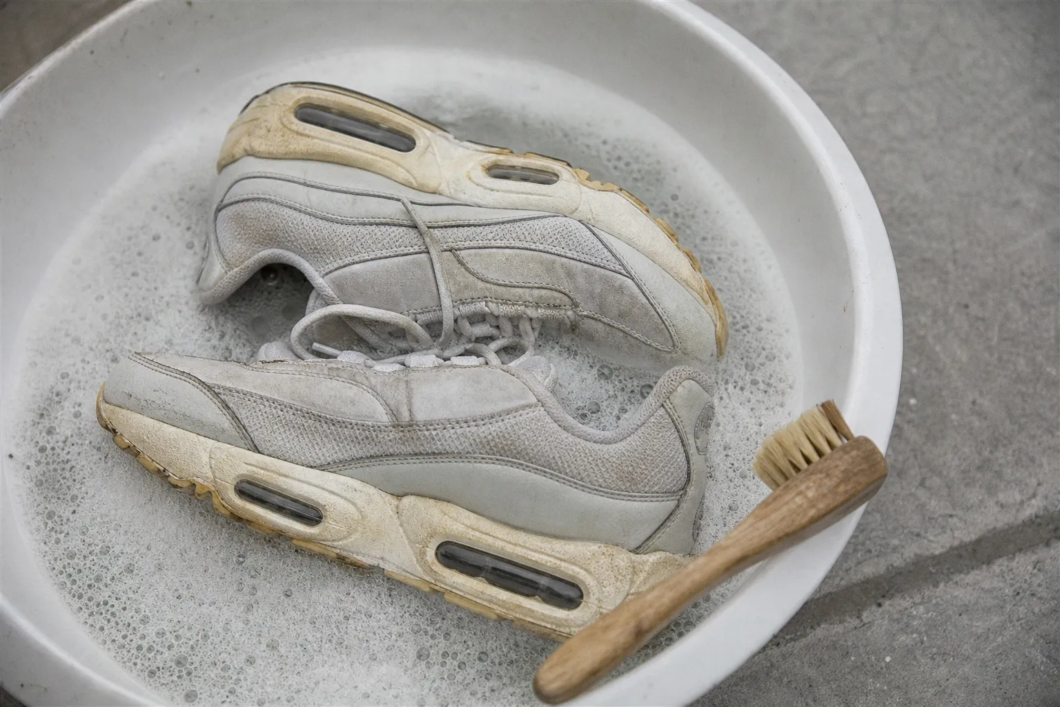 Semelles jaunies : les étapes pour blanchir vos Nike Air Max